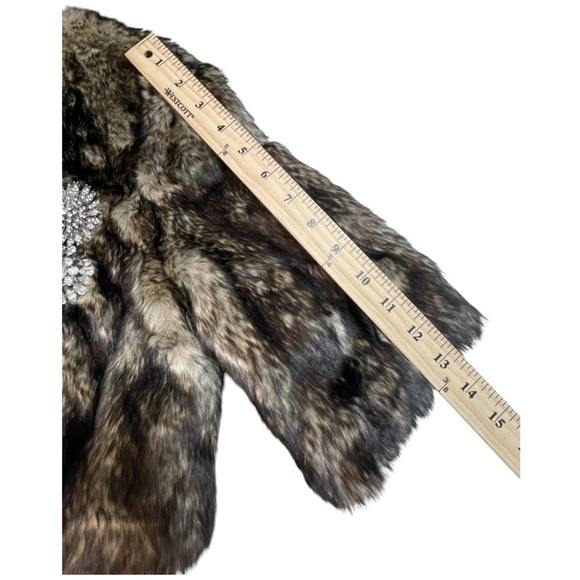 Robbi & Nikki Faux Fur Cropped Jacket w/ Rhinestone Brooch Size Women’s Medium - Picture 8 of 16